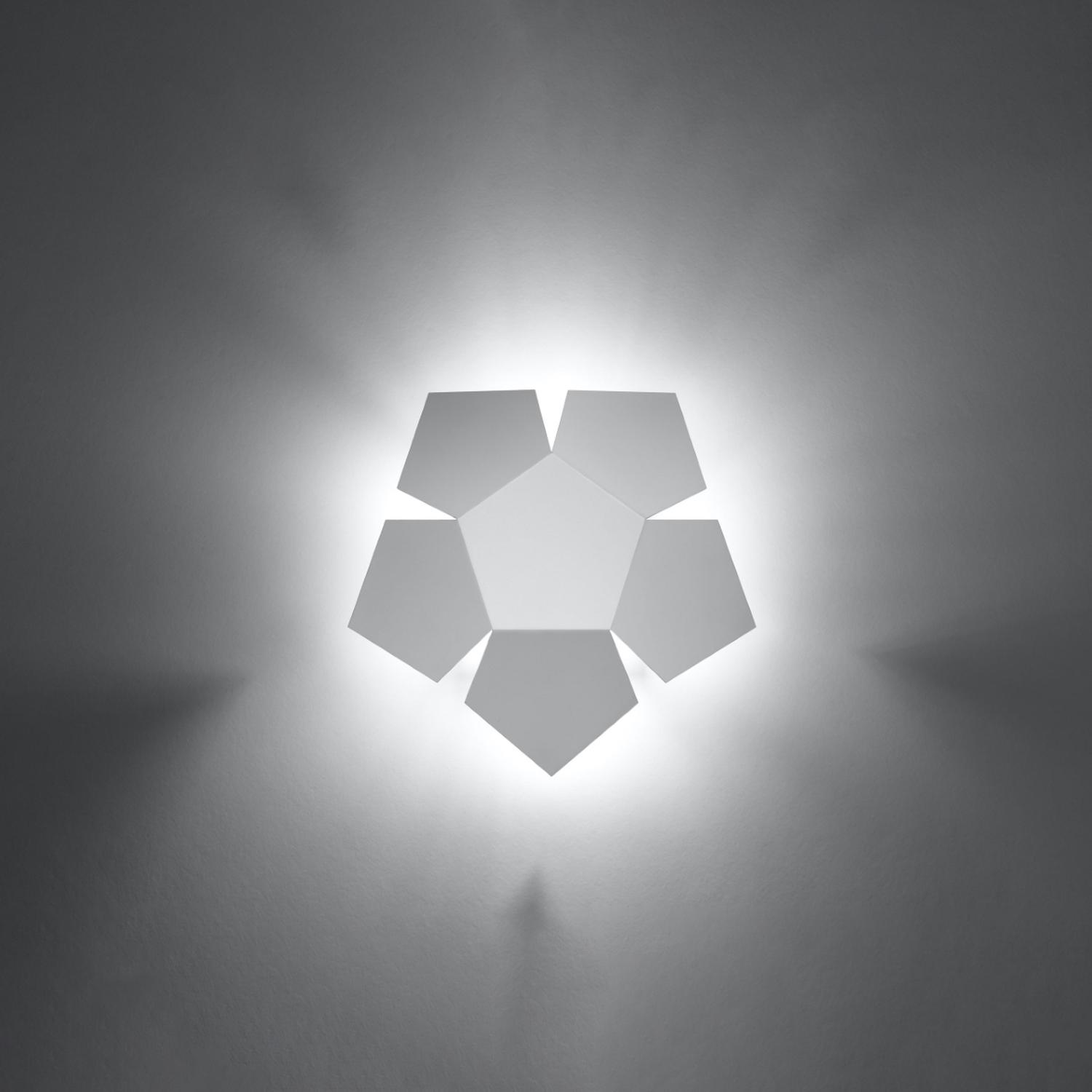 aplique PENTA blanco: el recubrimiento perfecto para tus espacios. Con su brillantez, da vida a cualquier superficie, ofreciendo elegancia y durabilidad, apto para interiores y exteriores.