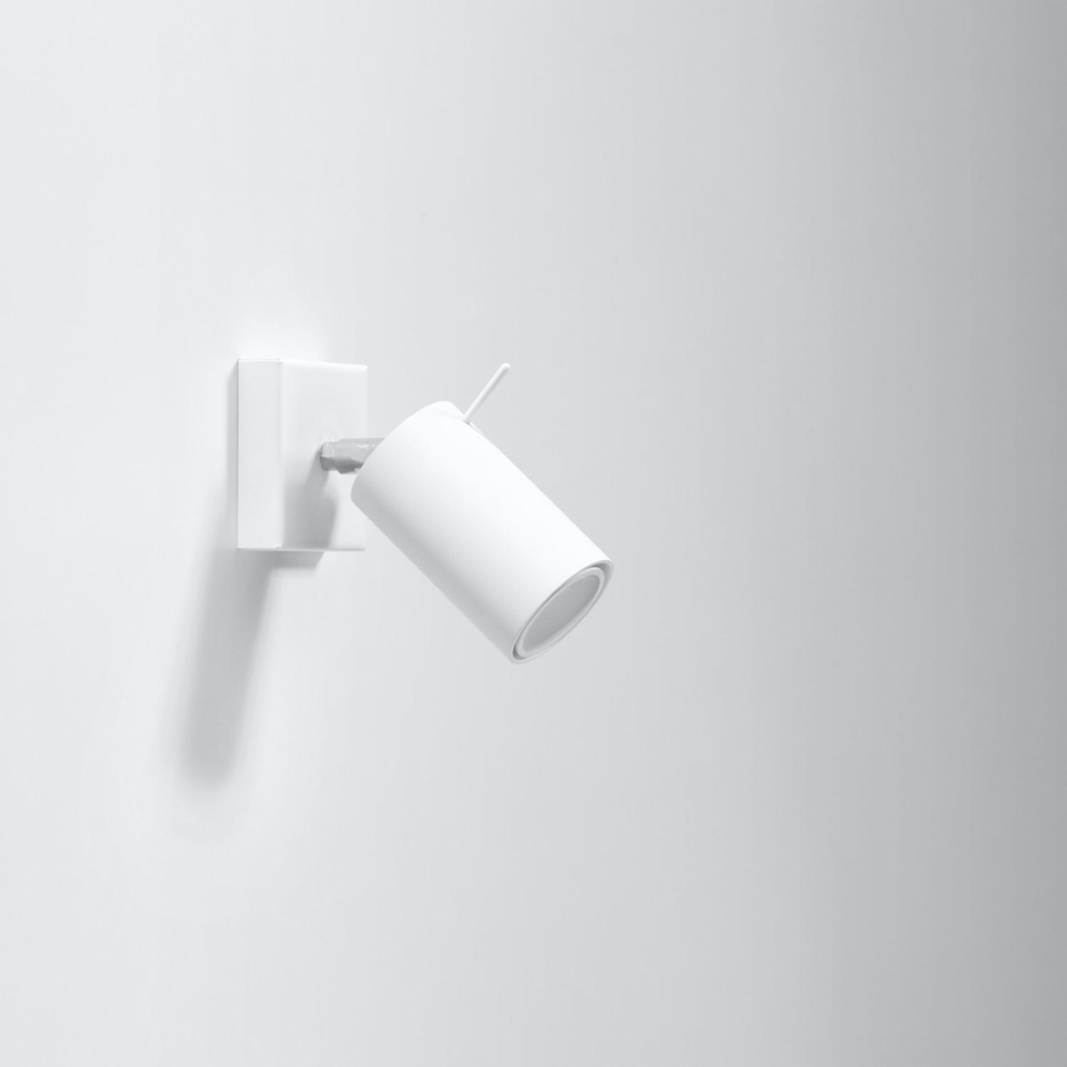 aplica el elegante RING blanco, diseñado con interruptor para un fácil control. Ideal para iluminar cualquier espacio con estilo y practicidad en tu hogar.