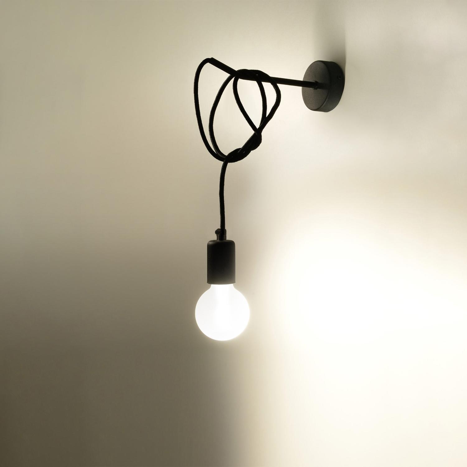 aplique EDISON negro es una solución innovadora que transforma tus espacios. Su acabado elegante y moderno se adapta a cualquier ambiente, brindando un toque de distinción y estilo.