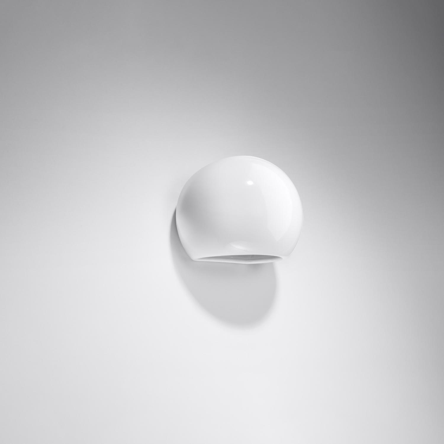 barnizado GLOBE blanco brillo: protege y realza tus superficies con un acabado brillante y duradero. Ideal para dar un toque elegante a cualquier proyecto.