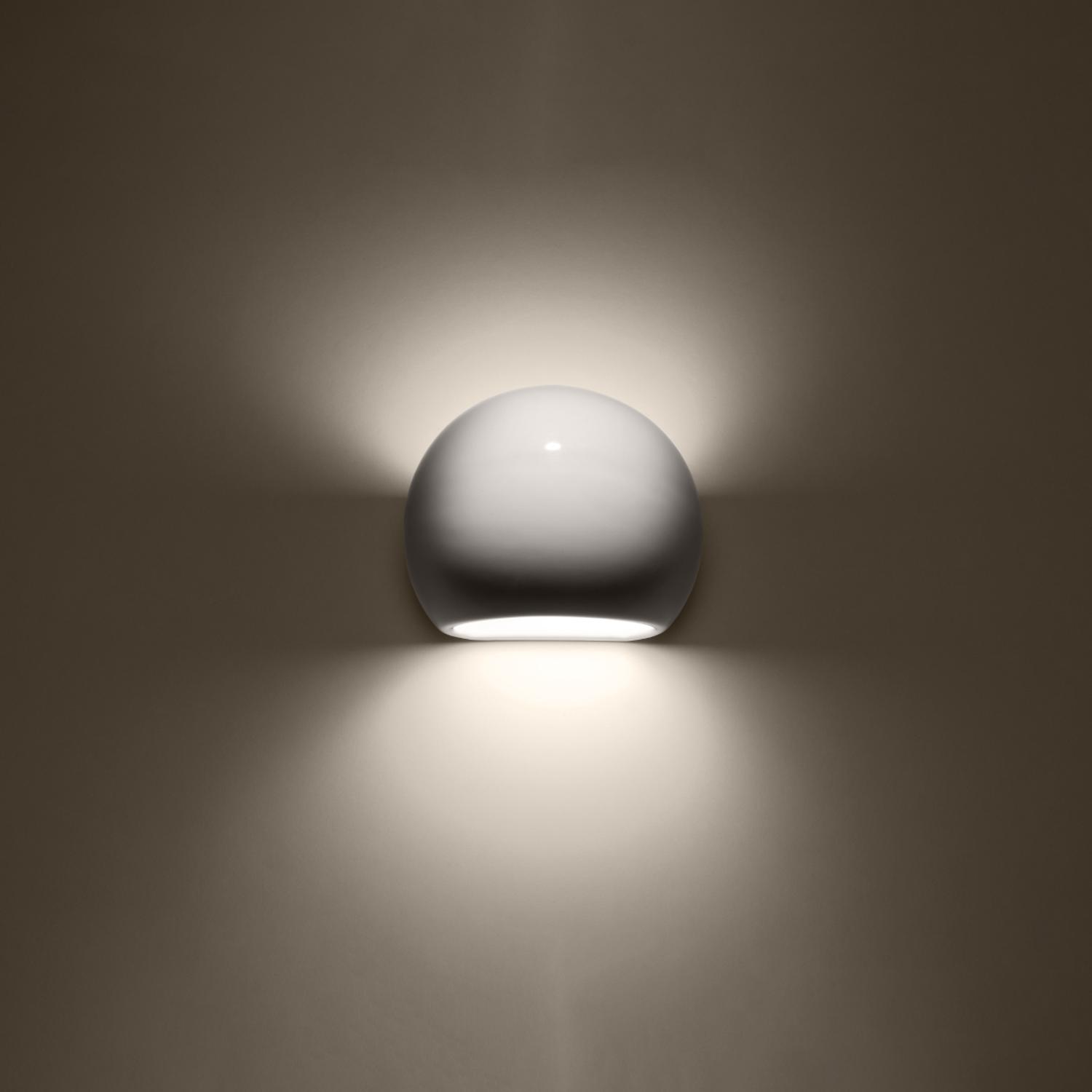 barnizado GLOBE blanco brillo: protege y realza tus superficies con un acabado brillante y duradero. Ideal para dar un toque elegante a cualquier proyecto.