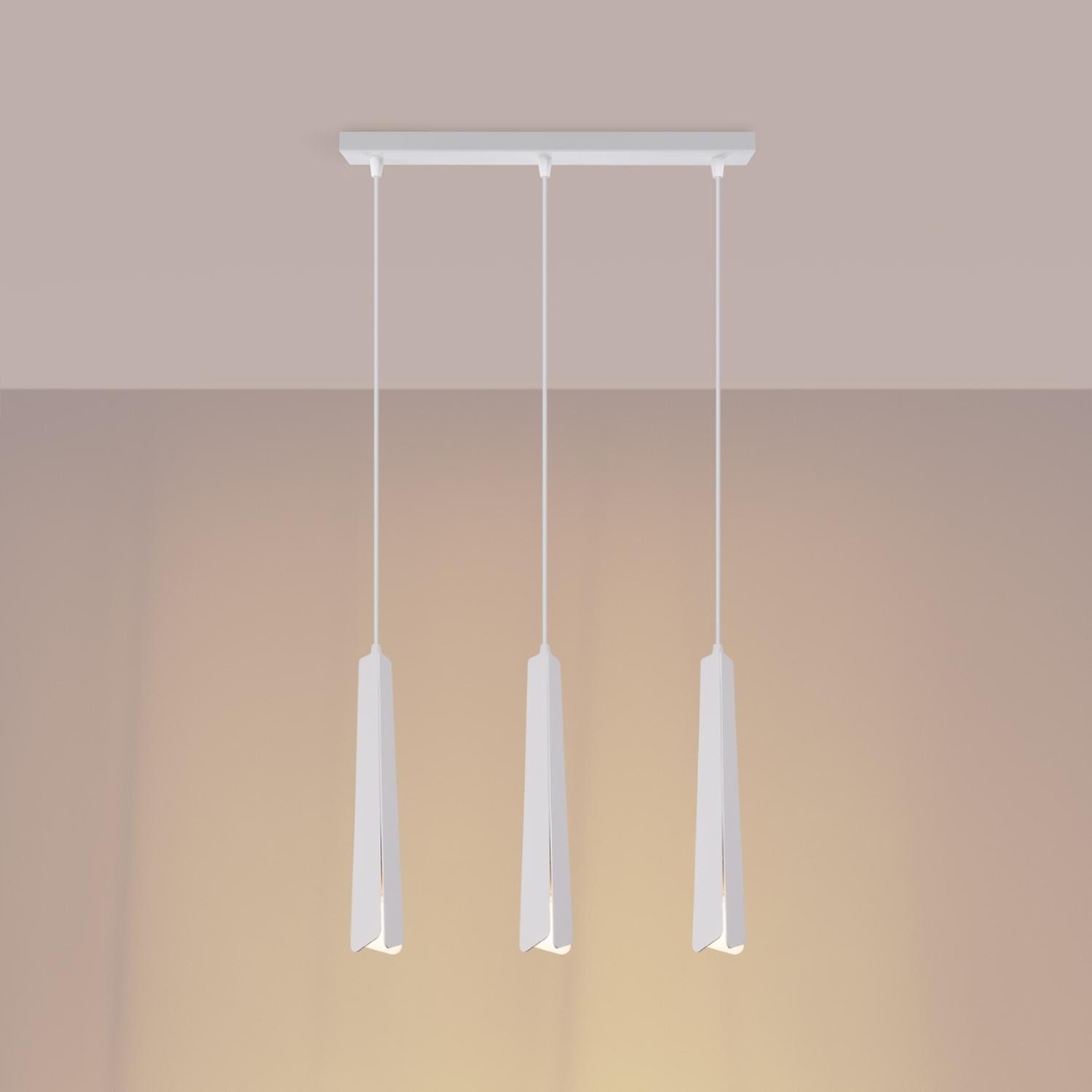 lámpara colgante PRYSM 3L blanca, una sofisticada opción de iluminación para cualquier ambiente. Su diseño moderno y sencillo aporta luz y estilo, siendo perfecta para comedores y salas.
