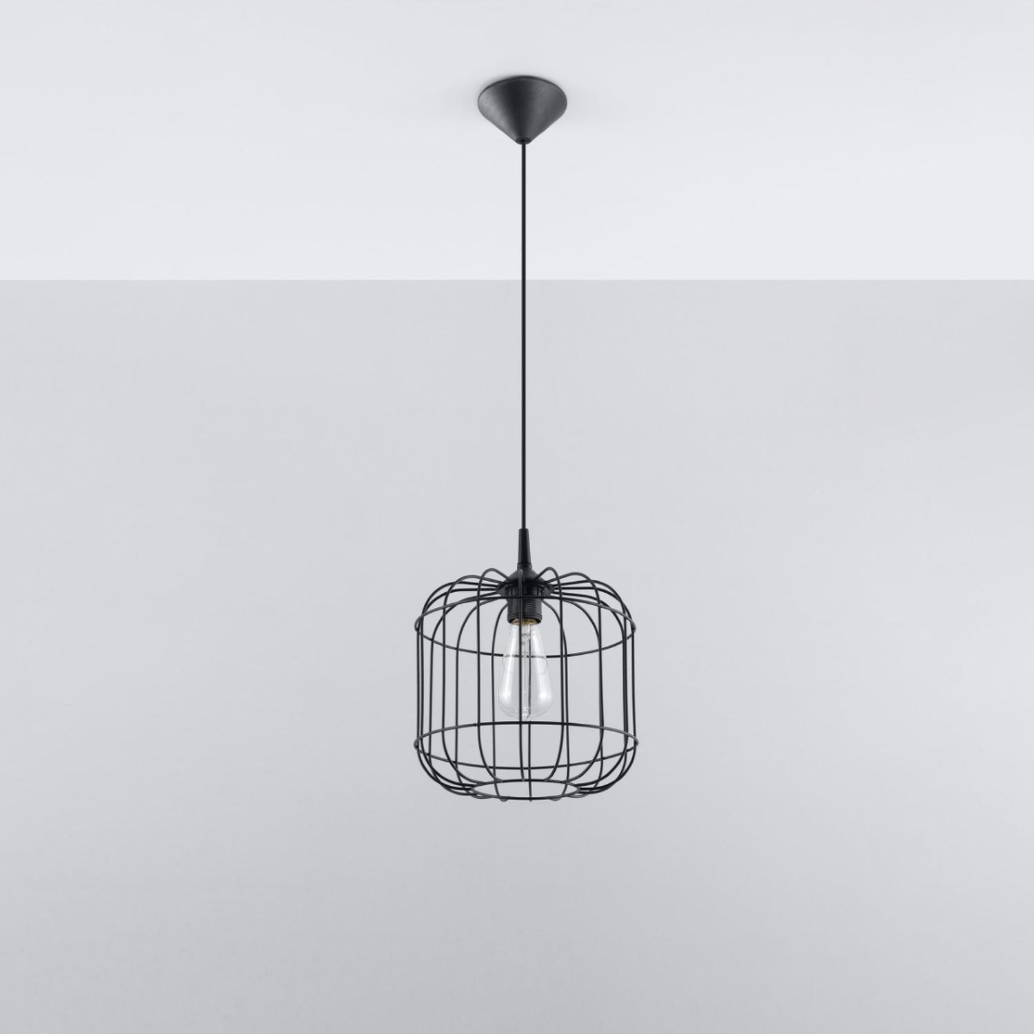 lámpara colgante CELTA en negro: añade elegancia y modernidad a tu hogar. Su acabado minimalista y chic ilumina cualquier espacio con un estilo distintivo y sofisticado.