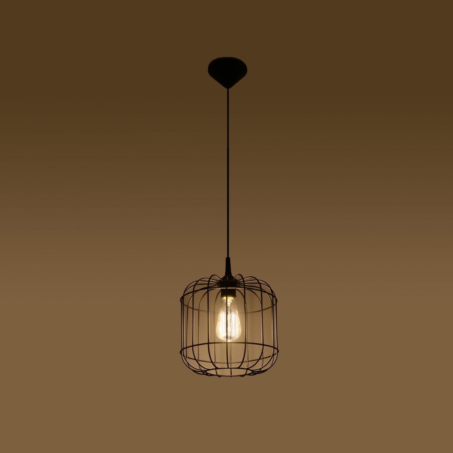 lámpara colgante CELTA en negro: añade elegancia y modernidad a tu hogar. Su acabado minimalista y chic ilumina cualquier espacio con un estilo distintivo y sofisticado.