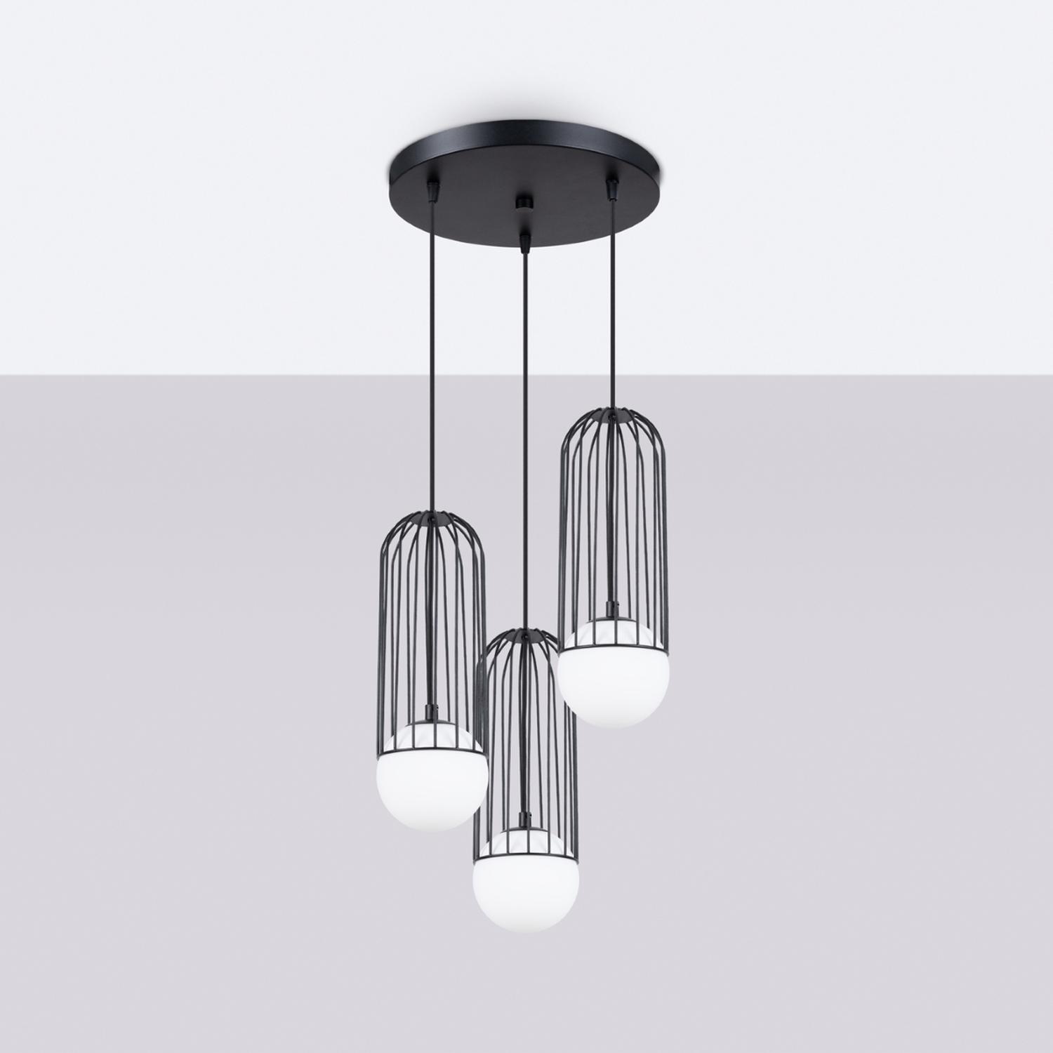 lámpara colgante BRINA 3P negra, elegante y moderna, ideal para iluminar cualquier espacio con estilo. Su diseño minimalista y versátil se adapta perfectamente a tu decoración.