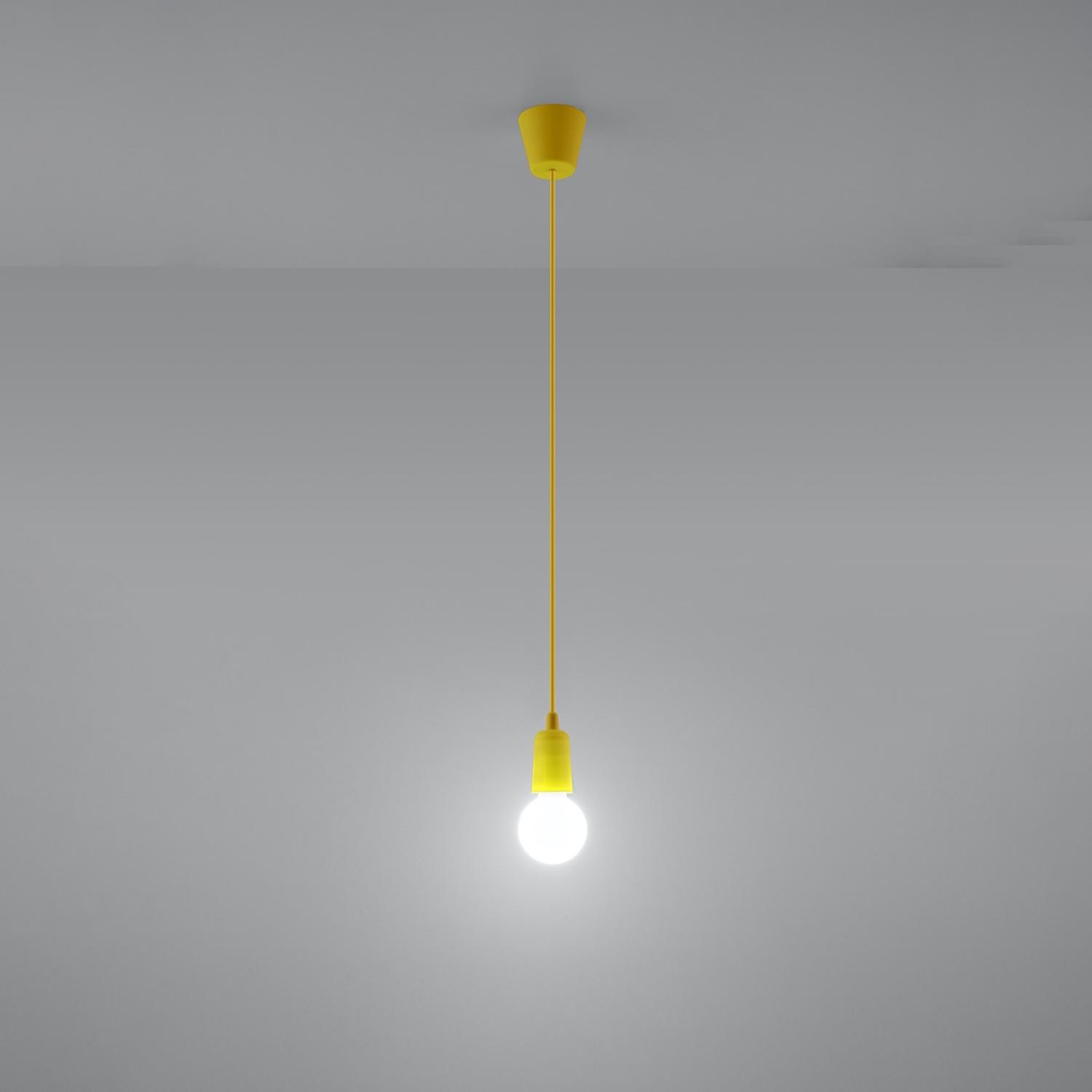 lámpara colgante DIEGO 1 amarilla: una pieza única que ilumina con estilo moderno y vibrante. Perfecta para dar vida a cualquier espacio, combina elegancia y funcionalidad.