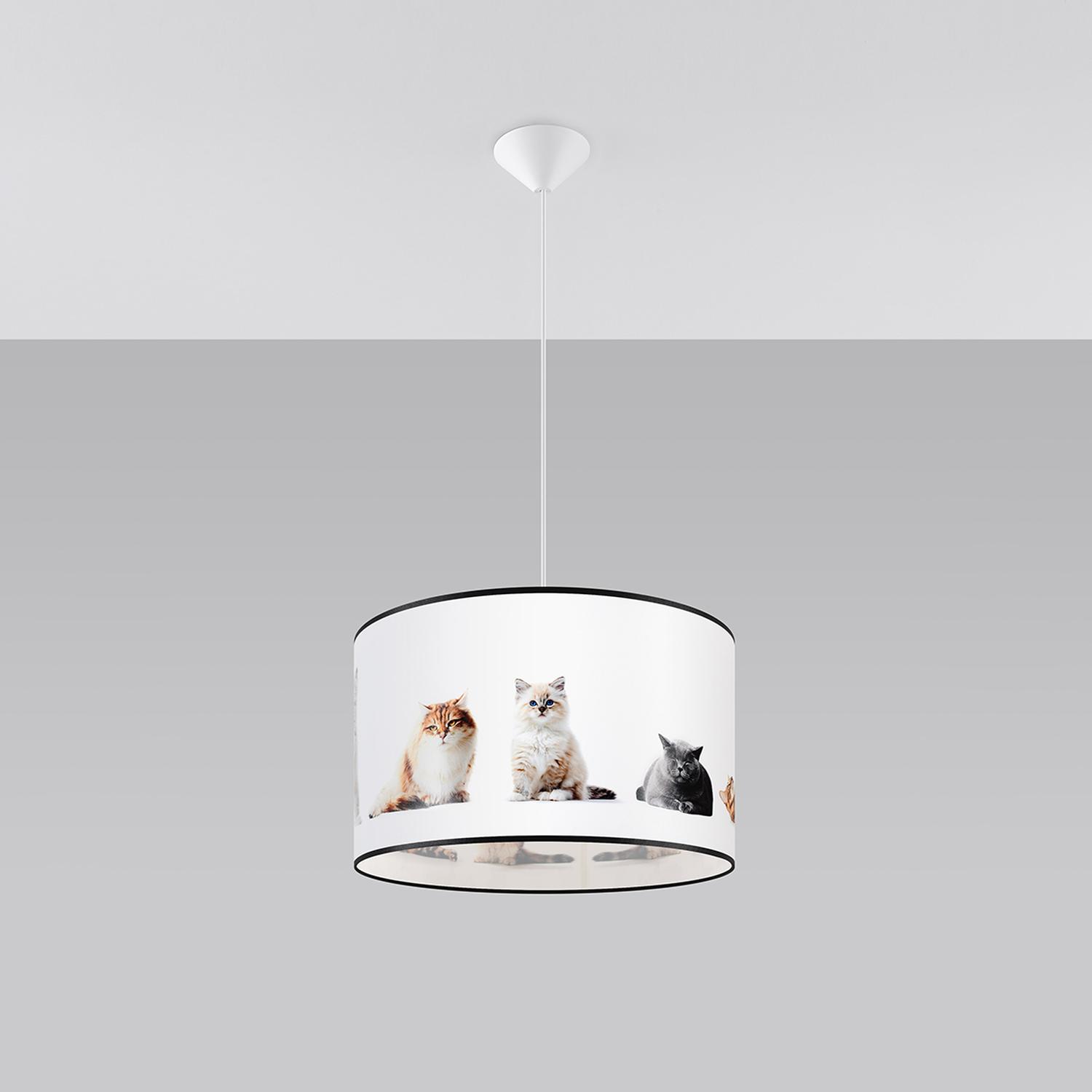 ilumina tu hogar con la lámpara colgante KITTY 40. Su diseño moderno y elegante la hace ideal para cualquier espacio, aportando un toque único y sofisticado a tu decoración.