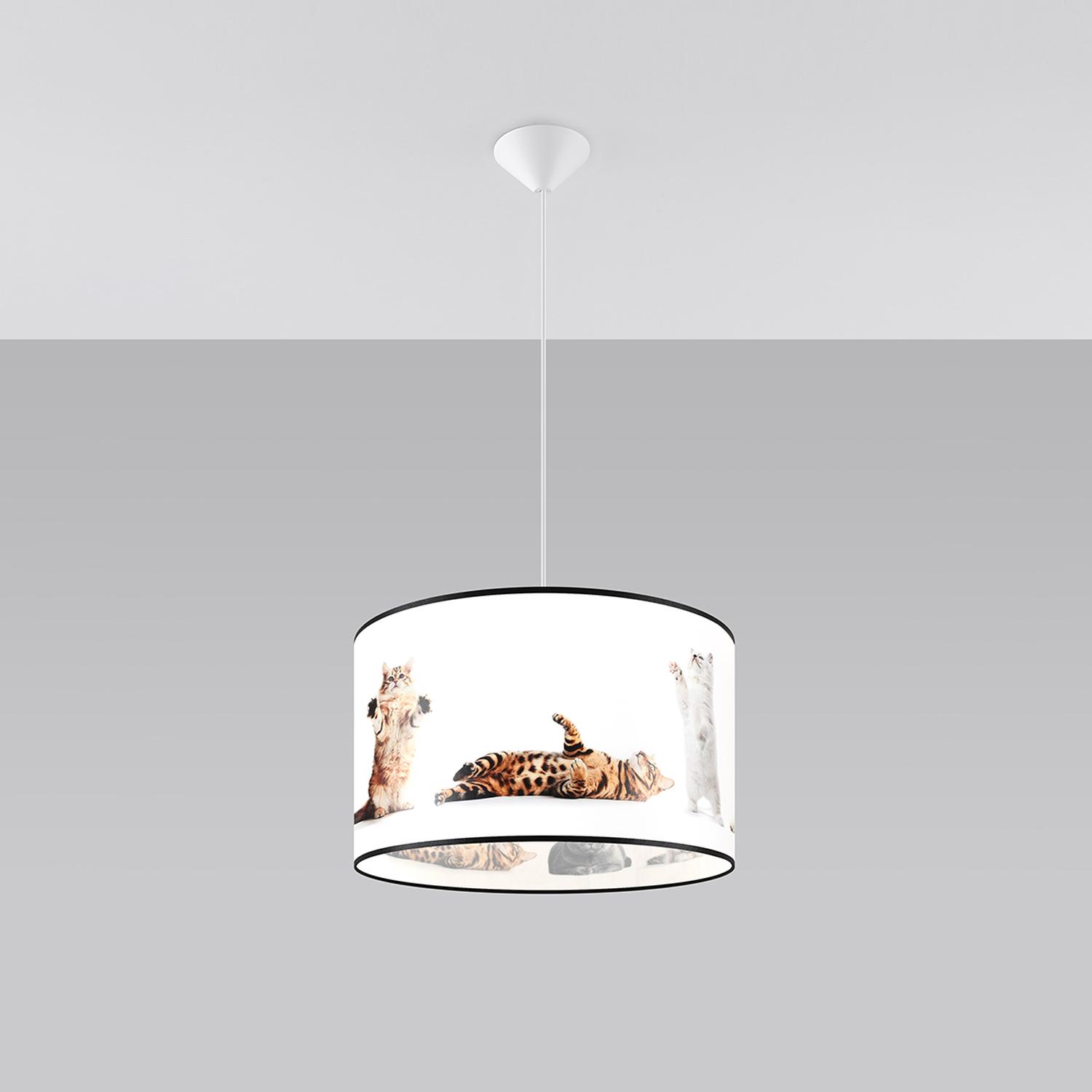 ilumina tu hogar con la lámpara colgante KITTY 40. Su diseño moderno y elegante la hace ideal para cualquier espacio, aportando un toque único y sofisticado a tu decoración.