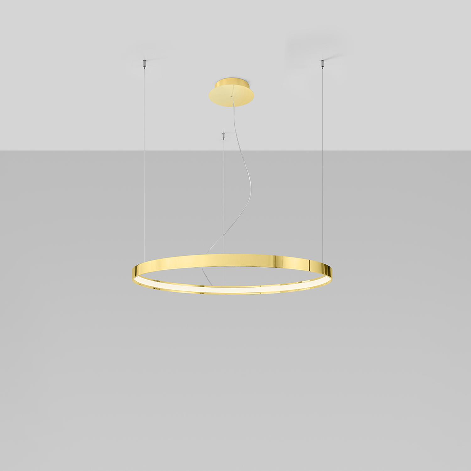 lámpara RIO 78 en elegante oro pulido, ideal para añadir un toque de sofisticación. Con tecnología LED 3000K, proporciona una luz cálida y acogedora para cualquier rincón.
