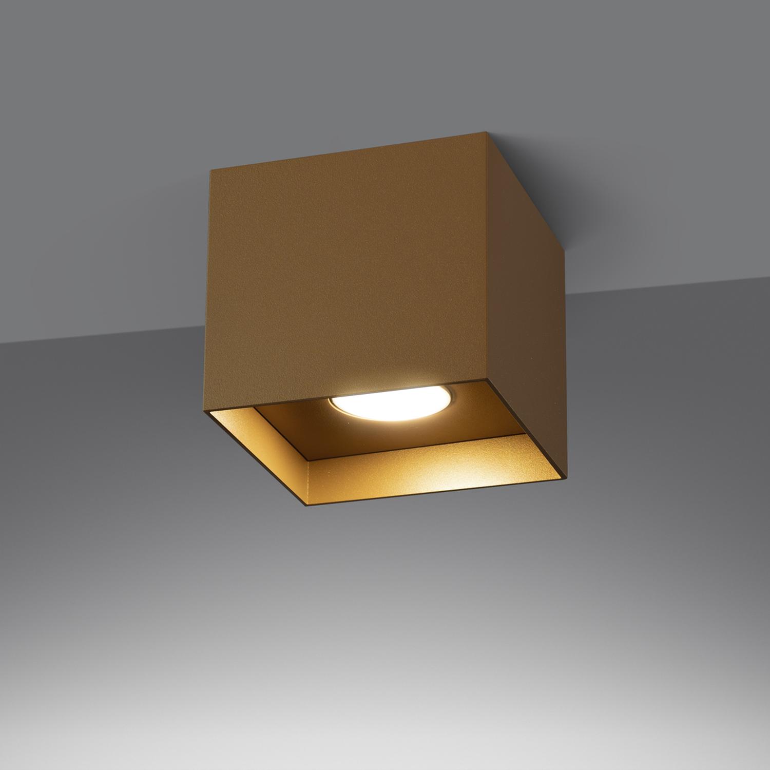 lámpara de techo HATI en elegante acabado oro, perfecta para iluminar y dar un toque sofisticado a cualquier espacio. Ideal para salones, comedores y oficinas modernas.
