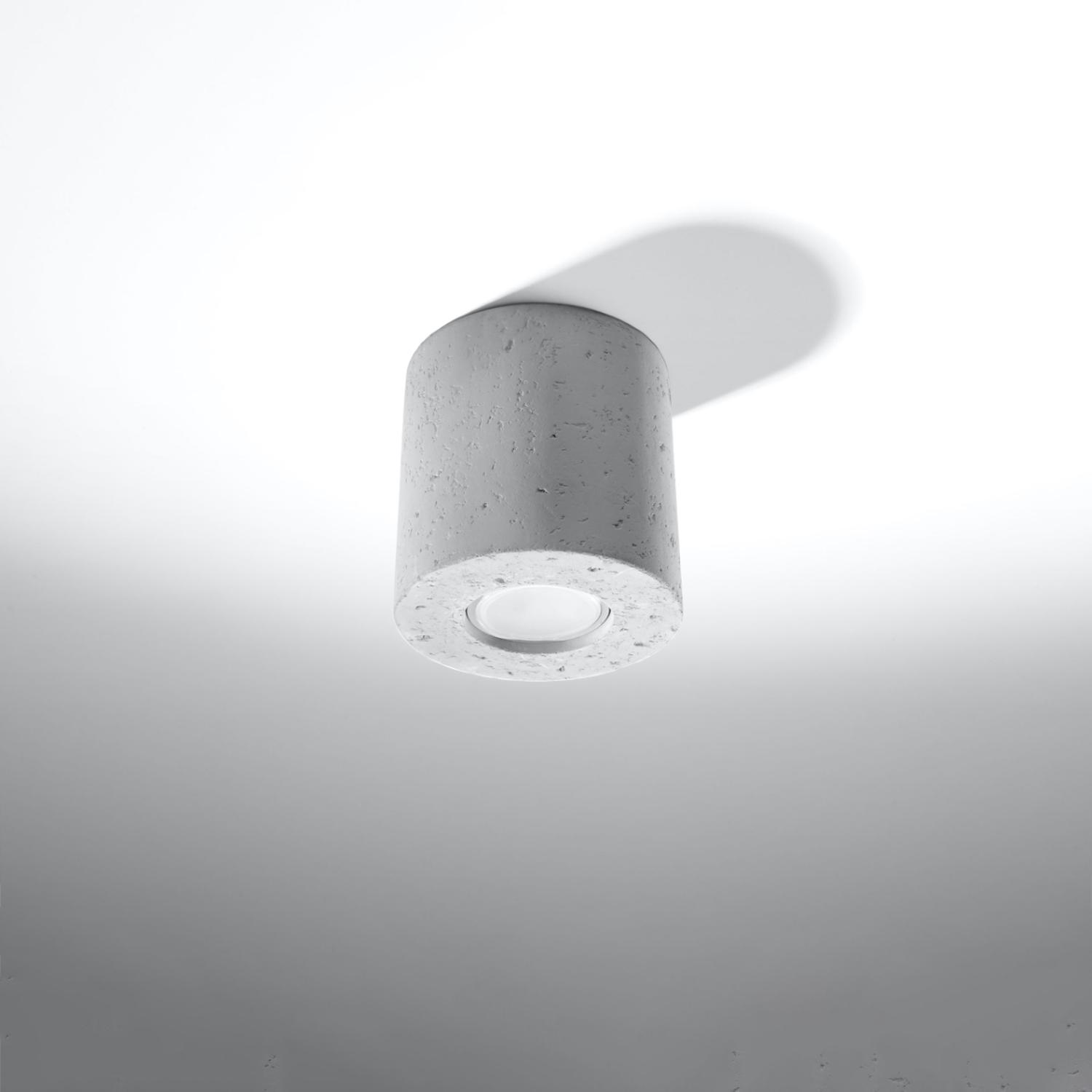 lámpara de techo ORBIS, diseñada con estilo moderno en hormigón. Ideal para iluminar tu espacio con un toque industrial y contemporáneo. Perfecta para cualquier habitación.